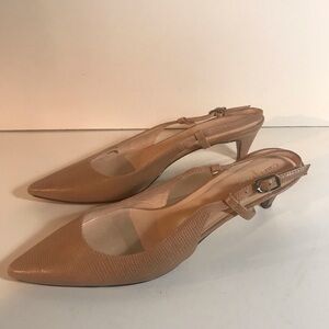 Cole Haan Textured Tan Leather Slingback 1.5” Heels
Size 8.5